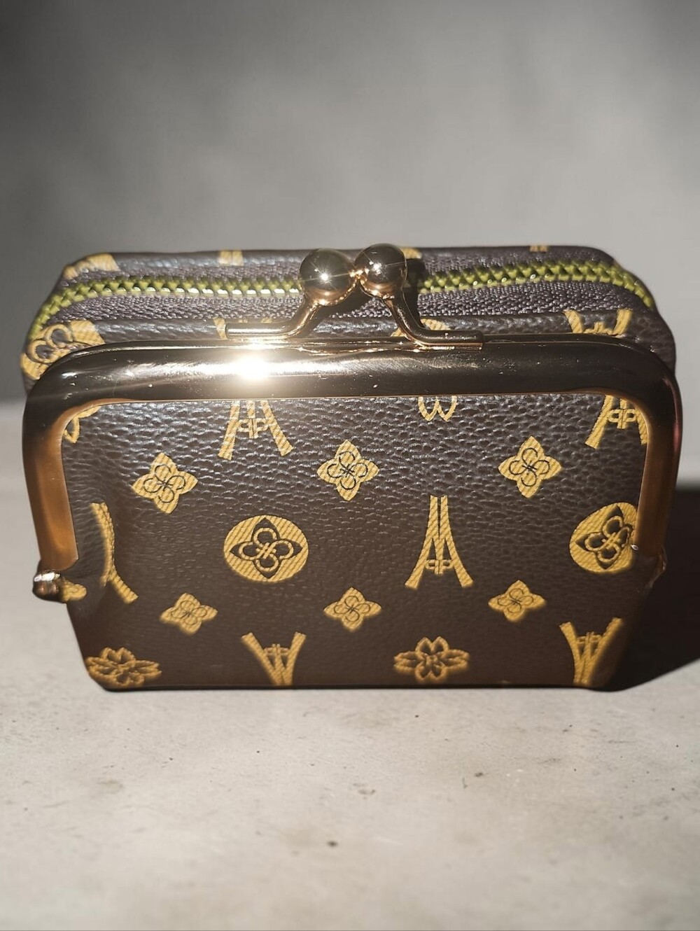 Sassified Boutique nwt Brown and Gold Coin Purse/ Caed Holder - Designer Style